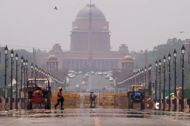 This May Day, workers unite to make big polluters pay for climate damage
